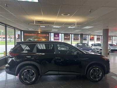 2024 Nissan Rogue SV 4DR SUV AWD   - Photo 6 - Hamilton, OH 45015