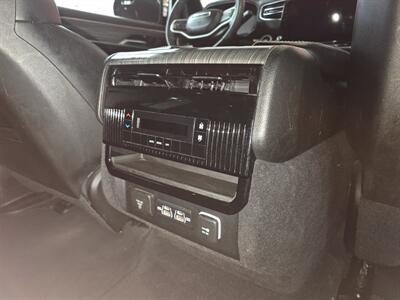 2023 Jeep Wagoneer L Series II 4DR SUV 4X4 - Photo 19 - Hamilton, OH 45015