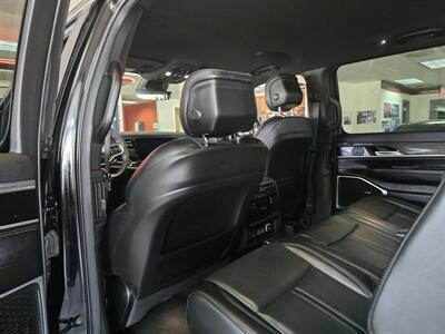 2023 Jeep Wagoneer L Series II 4DR SUV 4X4 - Photo 11 - Hamilton, OH 45015