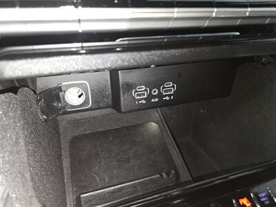 2023 Jeep Wagoneer L Series II 4DR SUV 4X4 - Photo 27 - Hamilton, OH 45015
