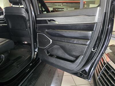 2023 Jeep Wagoneer L Series II 4DR SUV 4X4 - Photo 15 - Hamilton, OH 45015