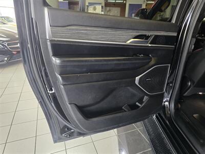 2023 Jeep Wagoneer L Series II 4DR SUV 4X4 - Photo 8 - Hamilton, OH 45015
