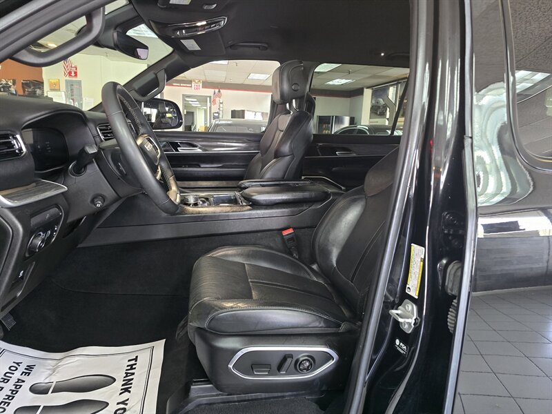 2023 Jeep Wagoneer L Series II 4DR SUV 4X4 - Photo 9 - Hamilton, OH 45015