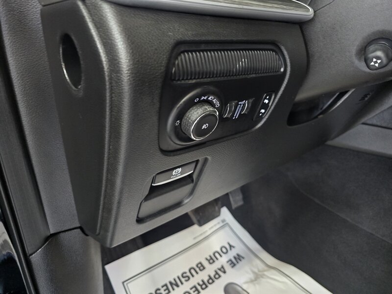 2023 Jeep Wagoneer L Series II 4DR SUV 4X4 - Photo 32 - Hamilton, OH 45015