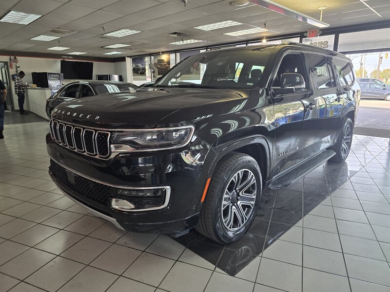 2023 Jeep Wagoneer L Series II 4DR SUV 4X4   - Photo 1 - Hamilton, OH 45015