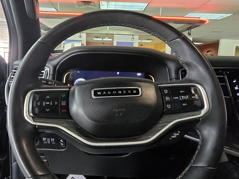 2023 Jeep Wagoneer L Series II 4DR SUV 4X4 - Photo 36 - Hamilton, OH 45015