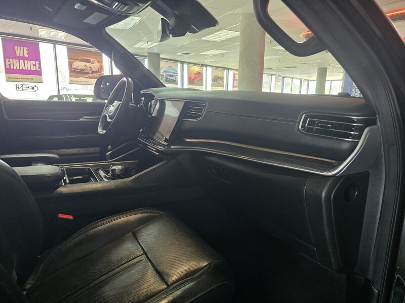 2023 Jeep Wagoneer L Series II 4DR SUV 4X4 - Photo 17 - Hamilton, OH 45015