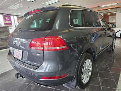 2012 Volkswagen Touareg TDI Sport 4DR SUV AWD   - Photo 4 - Hamilton, OH 45015