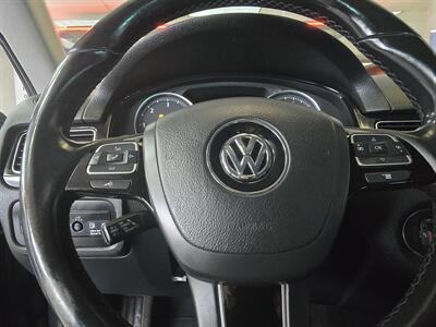 2012 Volkswagen Touareg TDI Sport 4DR SUV AWD   - Photo 25 - Hamilton, OH 45015