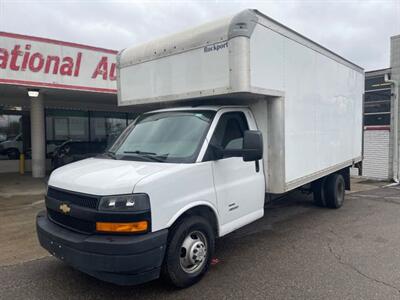 2018 Chevrolet Express G4500 CUTAWAY EXTENDED VAN   - Photo 2 - Hamilton, OH 45015