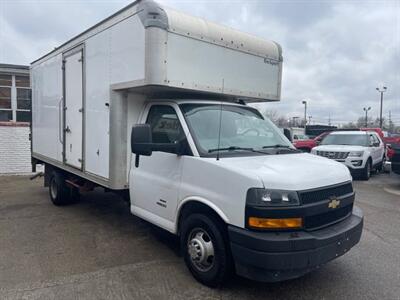 2018 Chevrolet Express G4500 CUTAWAY EXTENDED VAN   - Photo 4 - Hamilton, OH 45015