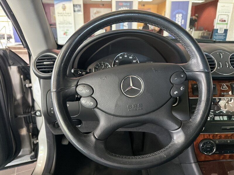 2005 Mercedes-Benz CLK CLK 500 2DR CONVERTIBLE - Photo 14 - Hamilton, OH 45015