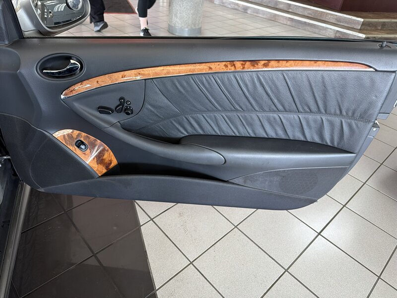 2005 Mercedes-Benz CLK CLK 500 2DR CONVERTIBLE - Photo 23 - Hamilton, OH 45015