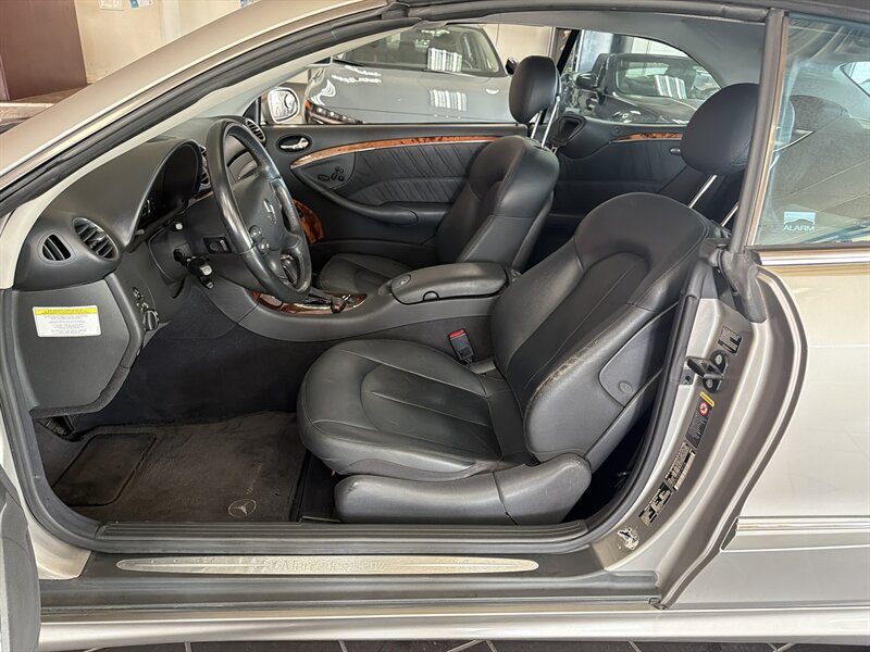 2005 Mercedes-Benz CLK CLK 500 2DR CONVERTIBLE - Photo 9 - Hamilton, OH 45015