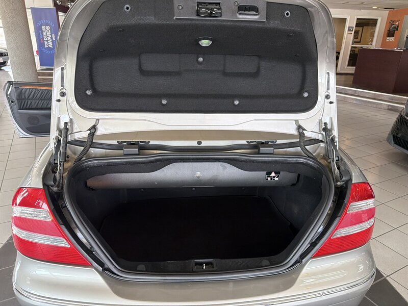 2005 Mercedes-Benz CLK CLK 500 2DR CONVERTIBLE - Photo 24 - Hamilton, OH 45015