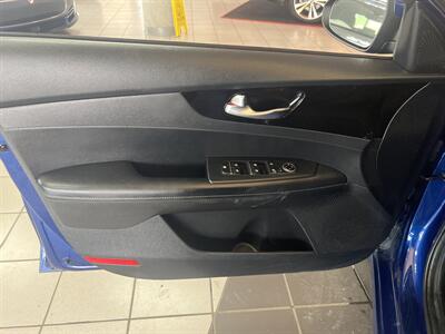 2019 Kia Forte S   - Photo 18 - Hamilton, OH 45015