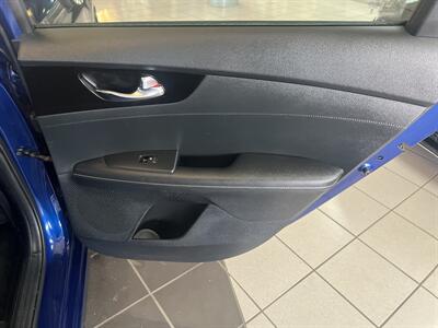 2019 Kia Forte S   - Photo 22 - Hamilton, OH 45015