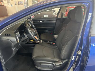 2019 Kia Forte S   - Photo 9 - Hamilton, OH 45015