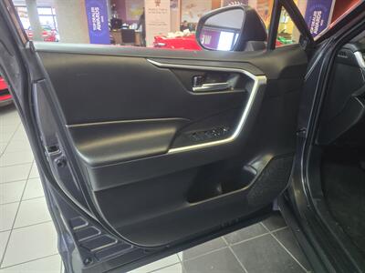 2022 Toyota RAV4 XLE 4DR SUV AWD   - Photo 10 - Hamilton, OH 45015