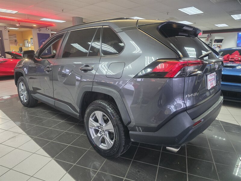 2022 Toyota RAV4 XLE photo 4