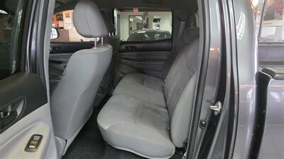 2015 Toyota Tacoma V6   - Photo 20 - Hamilton, OH 45015