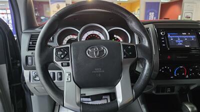 2015 Toyota Tacoma V6   - Photo 14 - Hamilton, OH 45015
