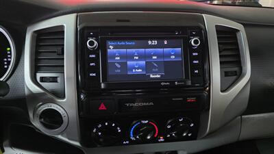 2015 Toyota Tacoma V6   - Photo 15 - Hamilton, OH 45015