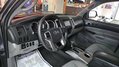 2015 Toyota Tacoma V6   - Photo 11 - Hamilton, OH 45015