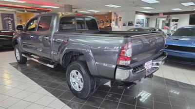 2015 Toyota Tacoma V6   - Photo 8 - Hamilton, OH 45015