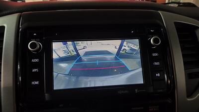 2015 Toyota Tacoma V6   - Photo 16 - Hamilton, OH 45015
