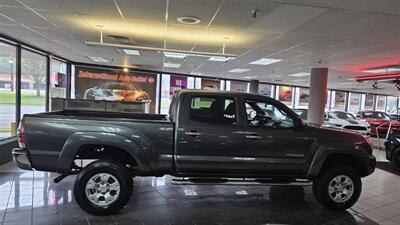 2015 Toyota Tacoma V6   - Photo 5 - Hamilton, OH 45015