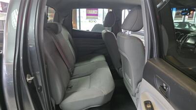 2015 Toyota Tacoma V6   - Photo 22 - Hamilton, OH 45015