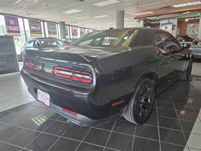 2018 Dodge Challenger SXT 2DR COUPE   - Photo 4 - Hamilton, OH 45015