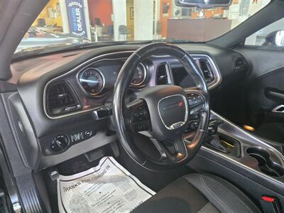 2018 Dodge Challenger SXT 2DR COUPE   - Photo 8 - Hamilton, OH 45015