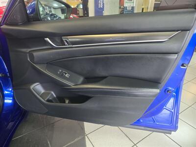 2018 Honda Accord Sport 4DR SEDAN [1.5T I4 CVT]   - Photo 12 - Hamilton, OH 45015