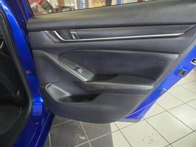 2018 Honda Accord Sport 4DR SEDAN [1.5T I4 CVT]   - Photo 15 - Hamilton, OH 45015