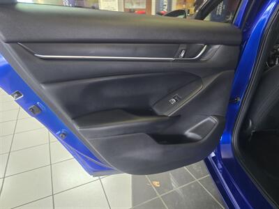 2018 Honda Accord Sport 4DR SEDAN [1.5T I4 CVT]   - Photo 10 - Hamilton, OH 45015