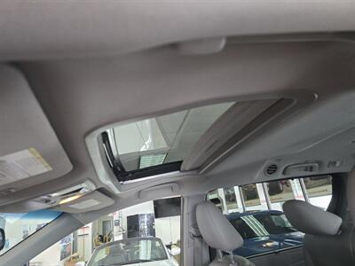 2017 Toyota Sienna XLE 7-Passenger 4DR MINI-VAN   - Photo 31 - Hamilton, OH 45015