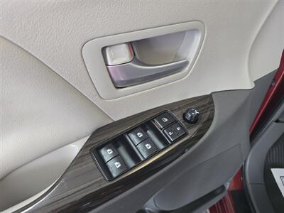 2017 Toyota Sienna XLE 7-Passenger 4DR MINI-VAN   - Photo 17 - Hamilton, OH 45015