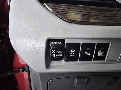 2017 Toyota Sienna XLE 7-Passenger 4DR MINI-VAN   - Photo 30 - Hamilton, OH 45015