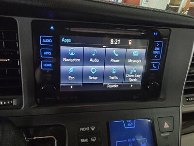 2017 Toyota Sienna XLE 7-Passenger 4DR MINI-VAN   - Photo 25 - Hamilton, OH 45015