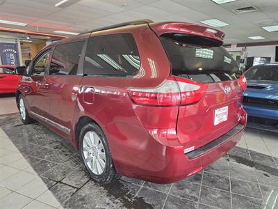 2017 Toyota Sienna XLE 7-Passenger 4DR MINI-VAN   - Photo 6 - Hamilton, OH 45015