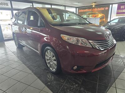 2017 Toyota Sienna XLE 7-Passenger 4DR MINI-VAN   - Photo 3 - Hamilton, OH 45015