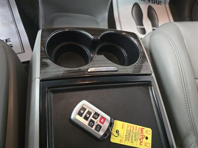 2017 Toyota Sienna XLE 7-Passenger 4DR MINI-VAN   - Photo 21 - Hamilton, OH 45015