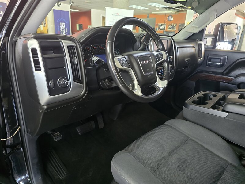 2017 GMC Sierra 1500 SLE-CREW CAB - Photo 8 - Hamilton, OH 45015