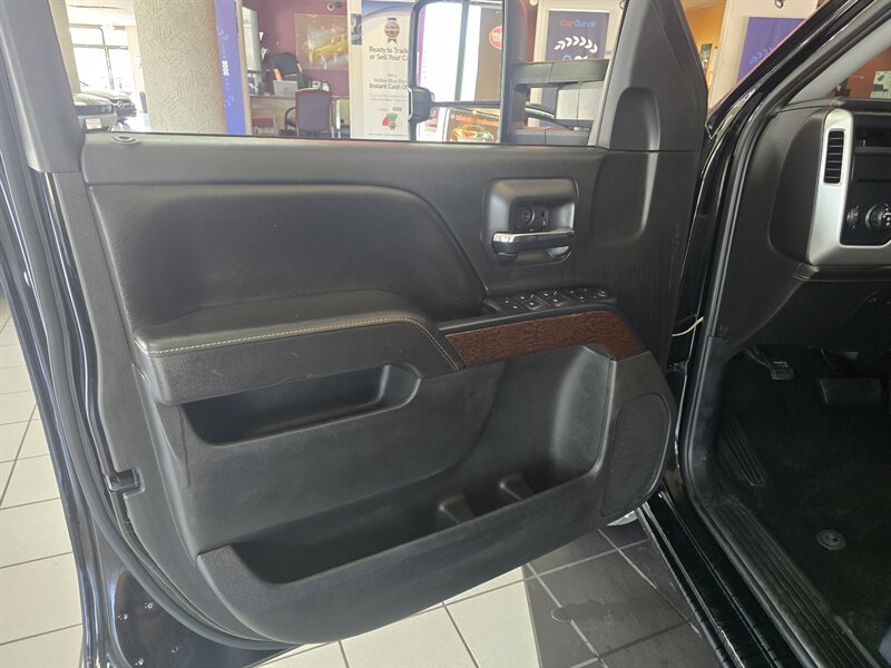 2017 GMC Sierra 1500 SLE-CREW CAB - Photo 7 - Hamilton, OH 45015