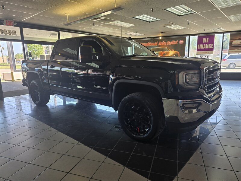 2017 GMC Sierra 1500 SLE-CREW CAB - Photo 3 - Hamilton, OH 45015