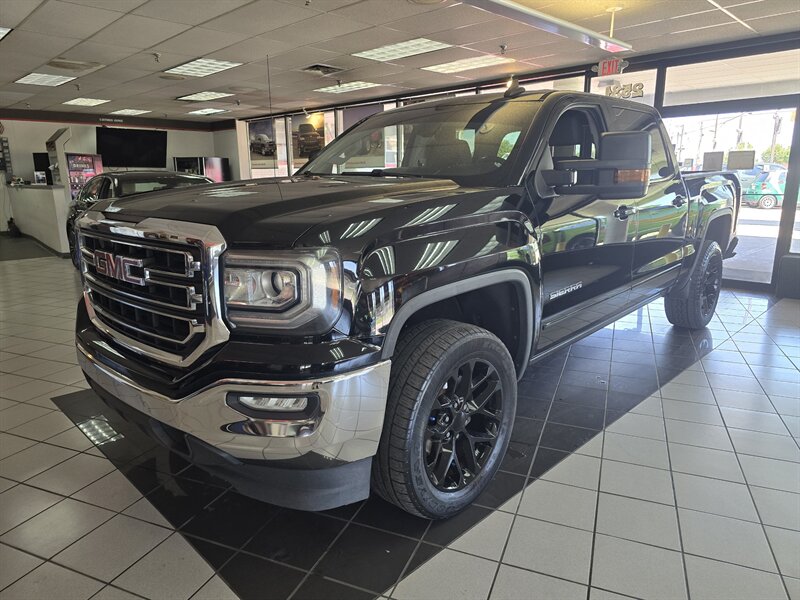 2017 GMC Sierra 1500 SLE-CREW CAB   - Photo 1 - Hamilton, OH 45015