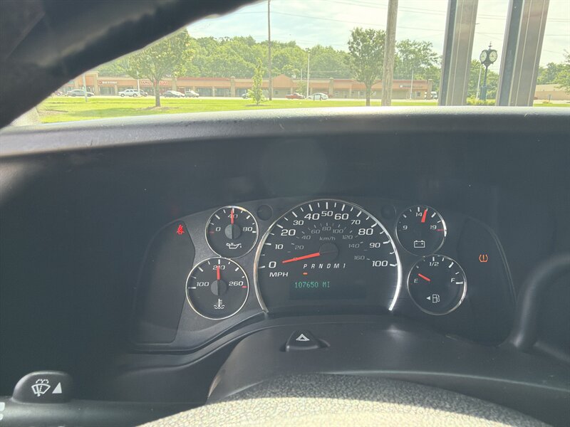 2017 Chevrolet Express 2500 - Photo 12 - Hamilton, OH 45015