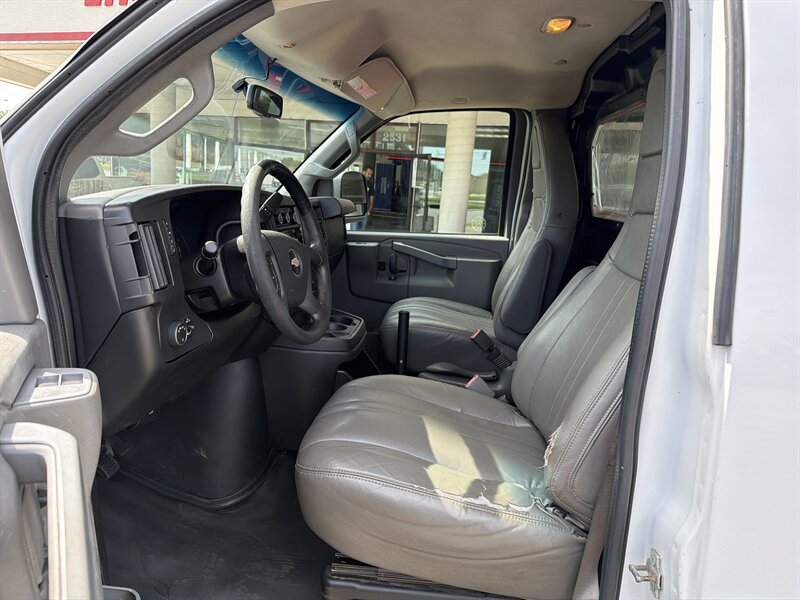 2017 Chevrolet Express 2500 - Photo 9 - Hamilton, OH 45015